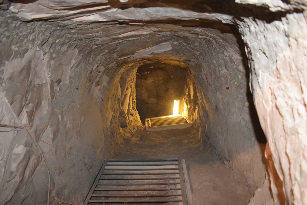 وزارة الآثار تنجح في كشف كنوز تاريخية بمقابر ذراع أبو النجا بجبل القرنة (4)