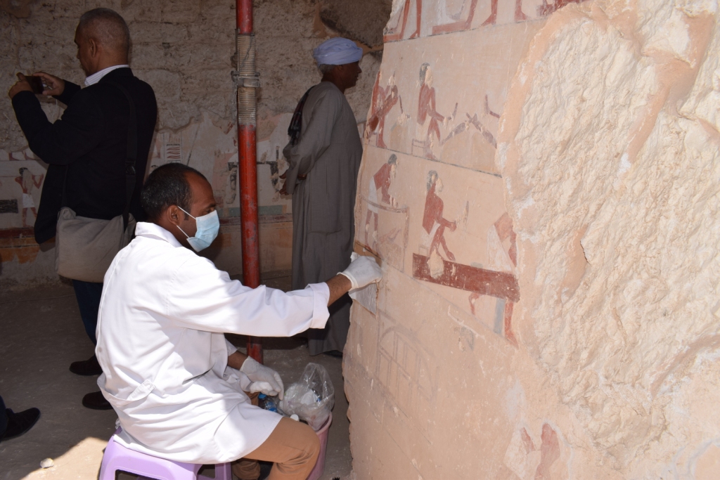 وزارة الآثار تنجح في كشف كنوز تاريخية بمقابر ذراع أبو النجا بجبل القرنة (6)