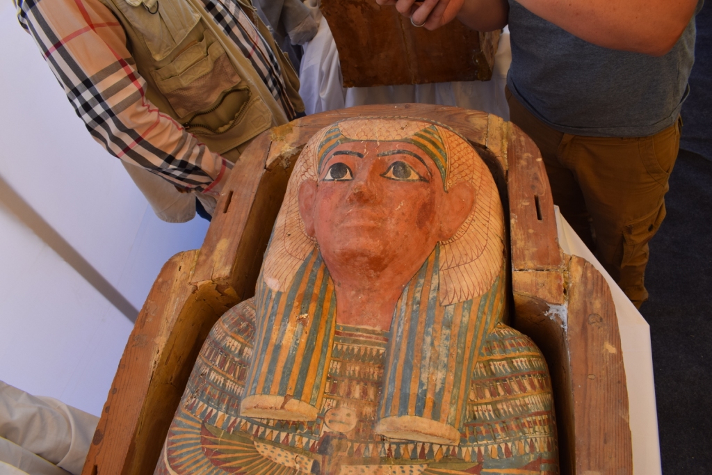 وزارة الآثار تنجح في كشف كنوز تاريخية بمقابر ذراع أبو النجا بجبل القرنة (1)