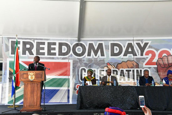 جنوب أفريقيا تحتفل بربع قرن على سقوط العنصرية (2)