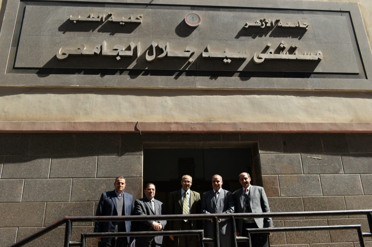 رئيس جامعة الأزهر يتفقد مستشفى باب الشعرية الجامعي (5)