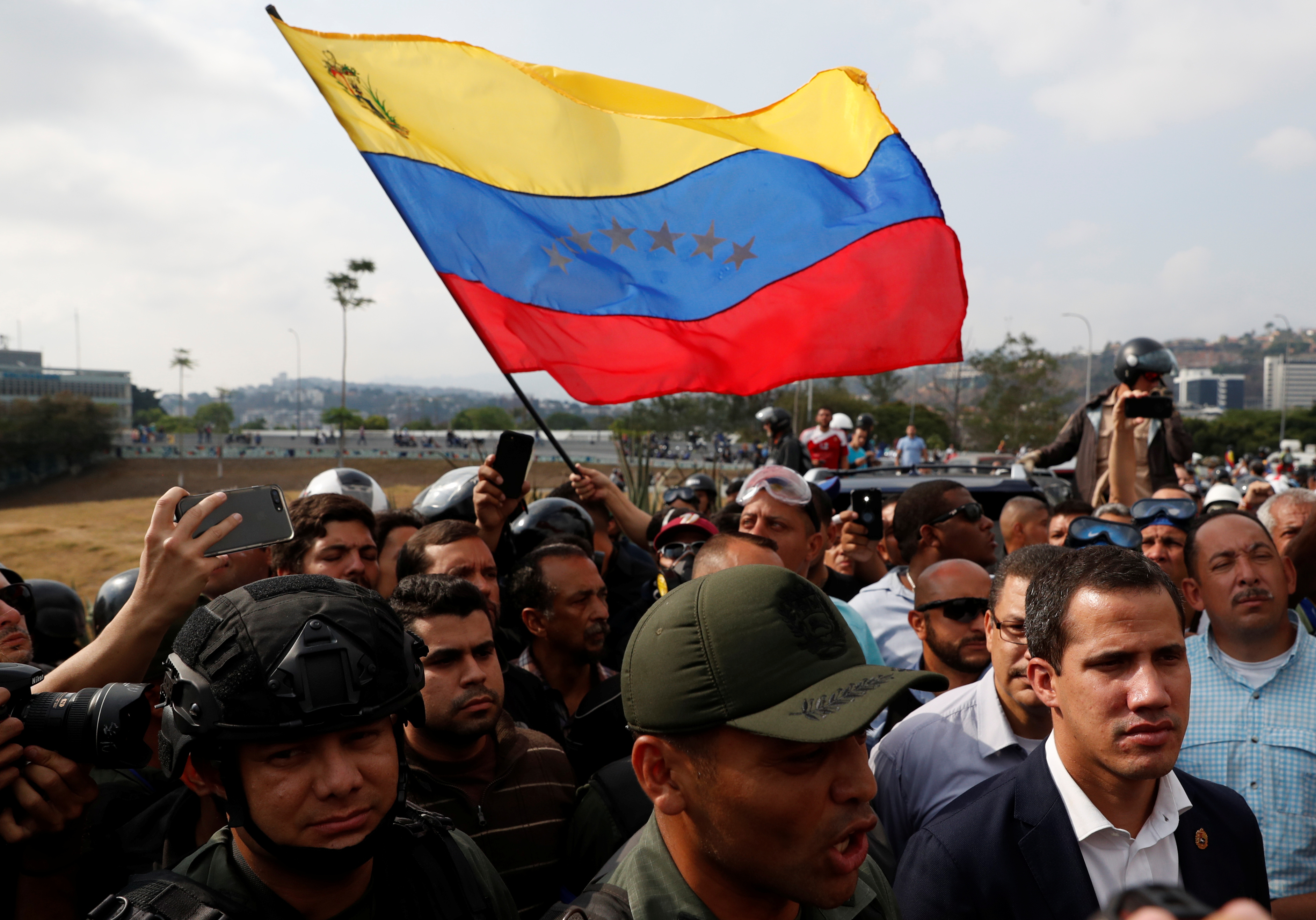 2019-04-30T144000Z_830996474_RC129CC52D00_RTRMADP_3_VENEZUELA-POLITICS