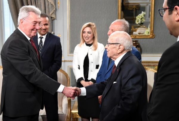 الرئيس التونسي مع الفرنسي روجيه لومير مدرب النجم