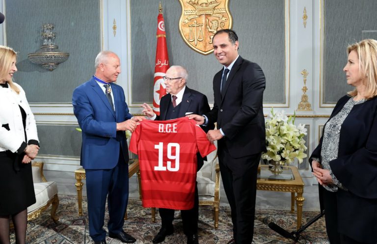 رئيس تونس يستقبل بعثة النجم