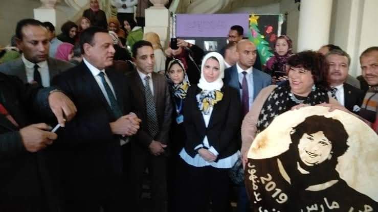 أحمد عوض يتحدى الإعاقة بالفن  (1)