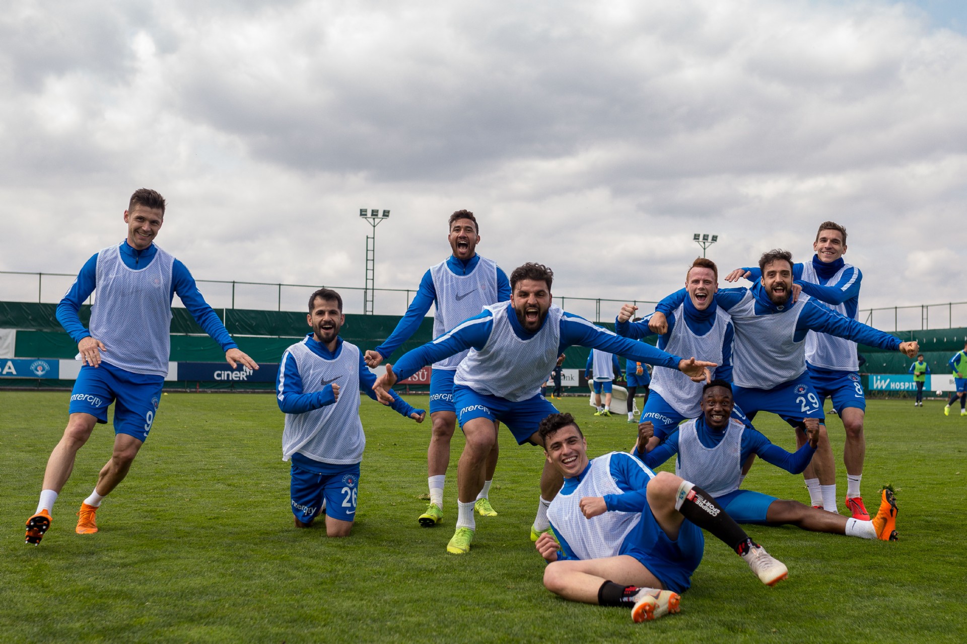 تريزيجيه وكريم حافظ في مران قاسم باشا اليوم