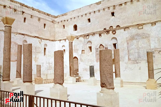 وزير الآثار و40 سفيرا أجنبيا وعربيا يتفقدون الدير الأحمر بسوهاج (5)