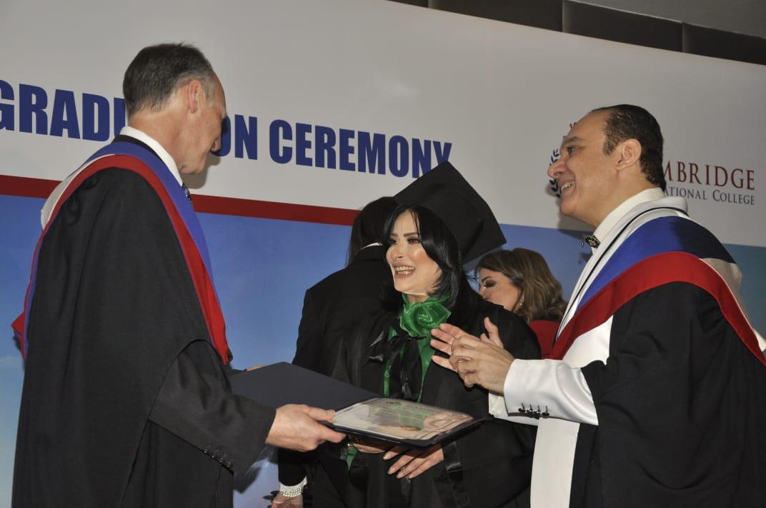 الدكتورة دعاء سهيل تحصل على درجة الدكتوراه من جامعة كامبريدج