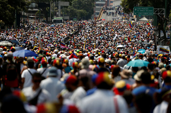 احتجاجات-حاشدة-ضد-مادورو-فى-فنزويلا-(13)