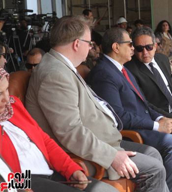 وزيرا القوى العاملة والآثار يشهدان زرع 100 شجرة بالمتحف المصرى الكبير (16)