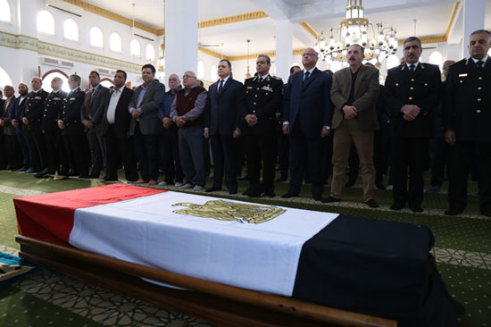 الجنازة العسكرية للشهيد ماجد عبد الرازق معاون مباحث النزهة (4)