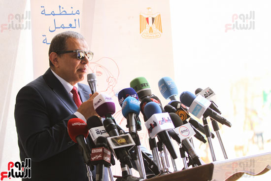 وزيرا القوى العاملة والآثار يشهدان زرع 100 شجرة بالمتحف المصرى الكبير (9)