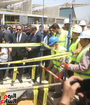 وزيرا القوى العاملة والآثار يشهدان زرع 100 شجرة بالمتحف المصرى الكبير (13)