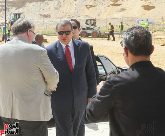 وزيرا القوى العاملة والآثار يشهدان زرع 100 شجرة بالمتحف المصرى الكبير (6)