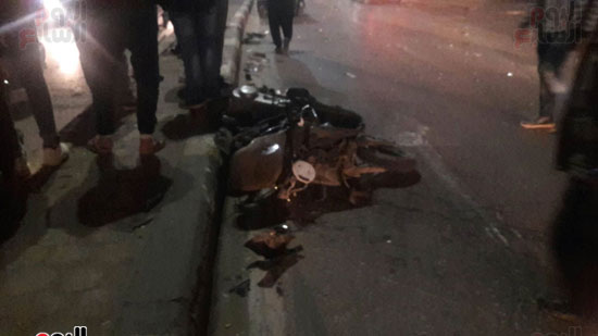 تصادم 5 سيارات وموتوسيكل بسبب مطاردة بين سيارتين بالبطل أحمد عبد العزيز (3)
