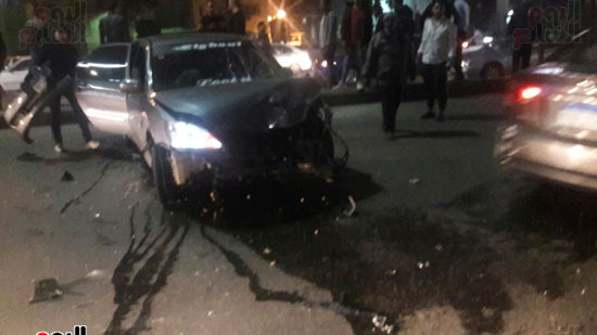 تصادم 5 سيارات وموتوسيكل بسبب مطاردة بين سيارتين بالبطل أحمد عبد العزيز (2)