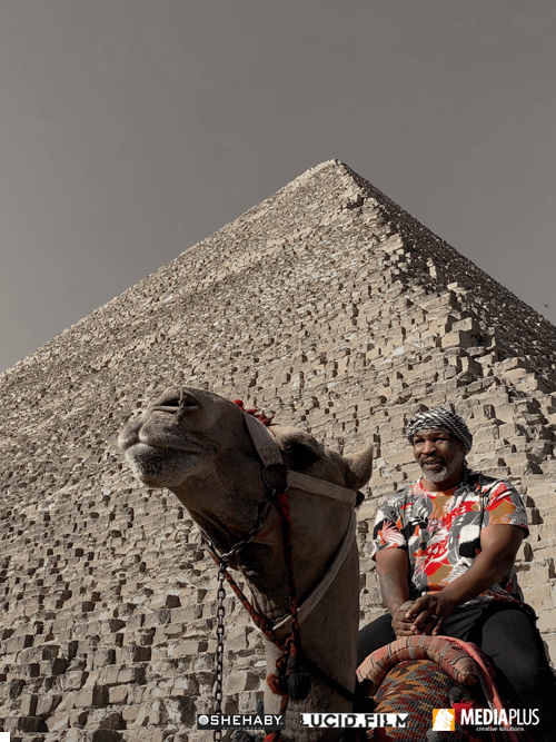 جلسة تصوير مايك اتيسون امام الاهرامات (4)