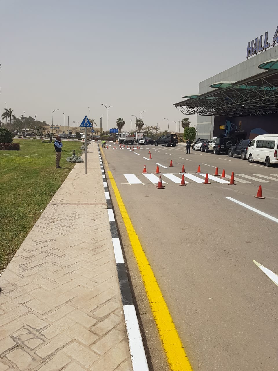 مطار القاهرة يتزين لاستقبال ضيوف مصر (3)