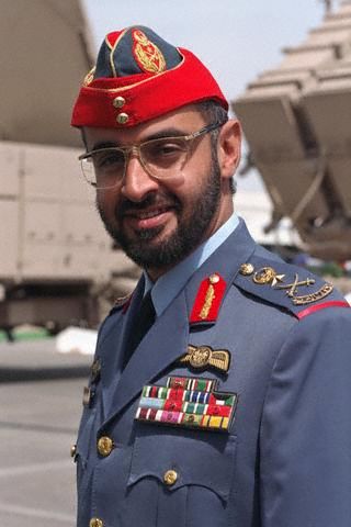 الشيخ محمد بن زايد تدرج فى المناصب العسكرية داخل الامارات