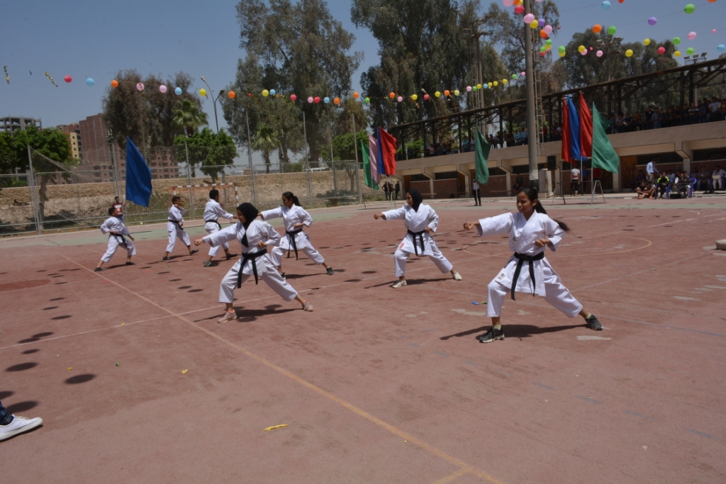 جامعة أسيوط تنظم مهرجانا رياضيا احتفالا بيوم اليتيم بمشاركة 374 طفلا (16)
