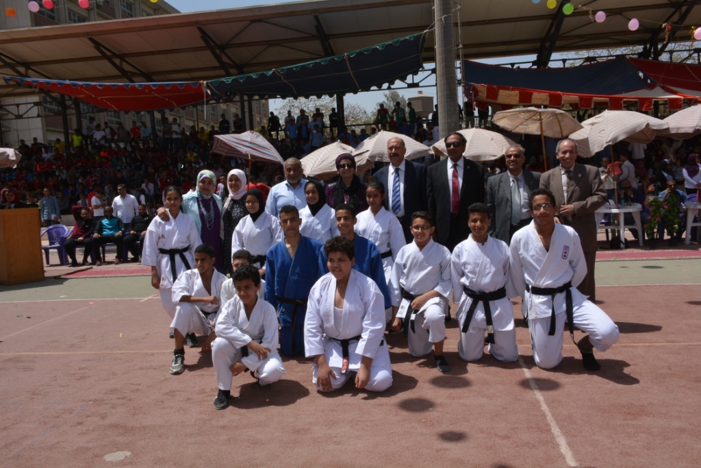 جامعة أسيوط تنظم مهرجانا رياضيا احتفالا بيوم اليتيم بمشاركة 374 طفلا (17)