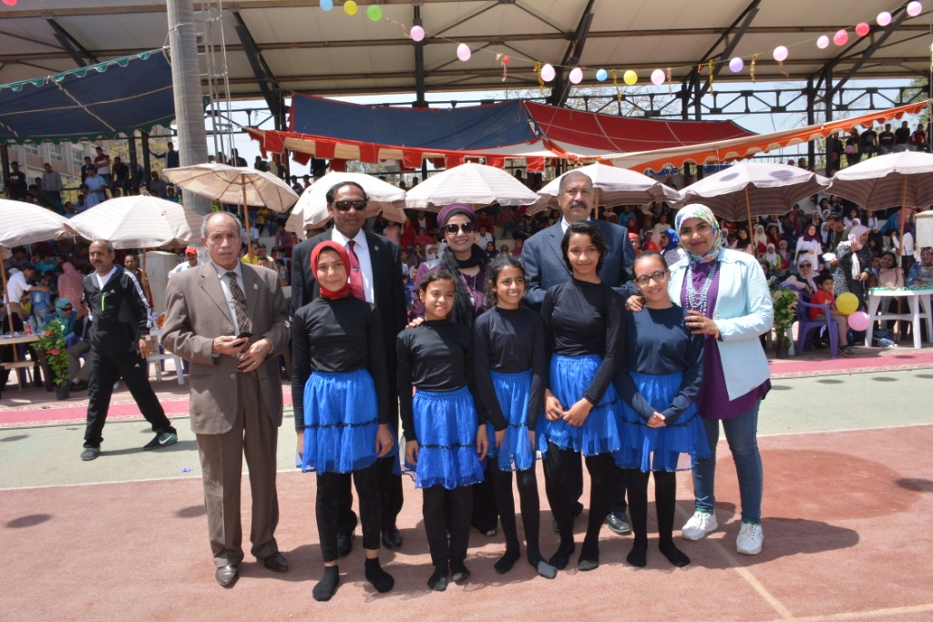 جامعة أسيوط تنظم مهرجانا رياضيا احتفالا بيوم اليتيم بمشاركة 374 طفلا (14)