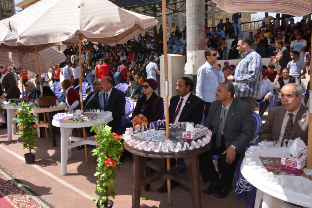 جامعة أسيوط تنظم مهرجانا رياضيا احتفالا بيوم اليتيم بمشاركة 374 طفلا (2)