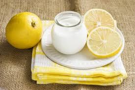 اللبن وعصير الليمون والدقيق