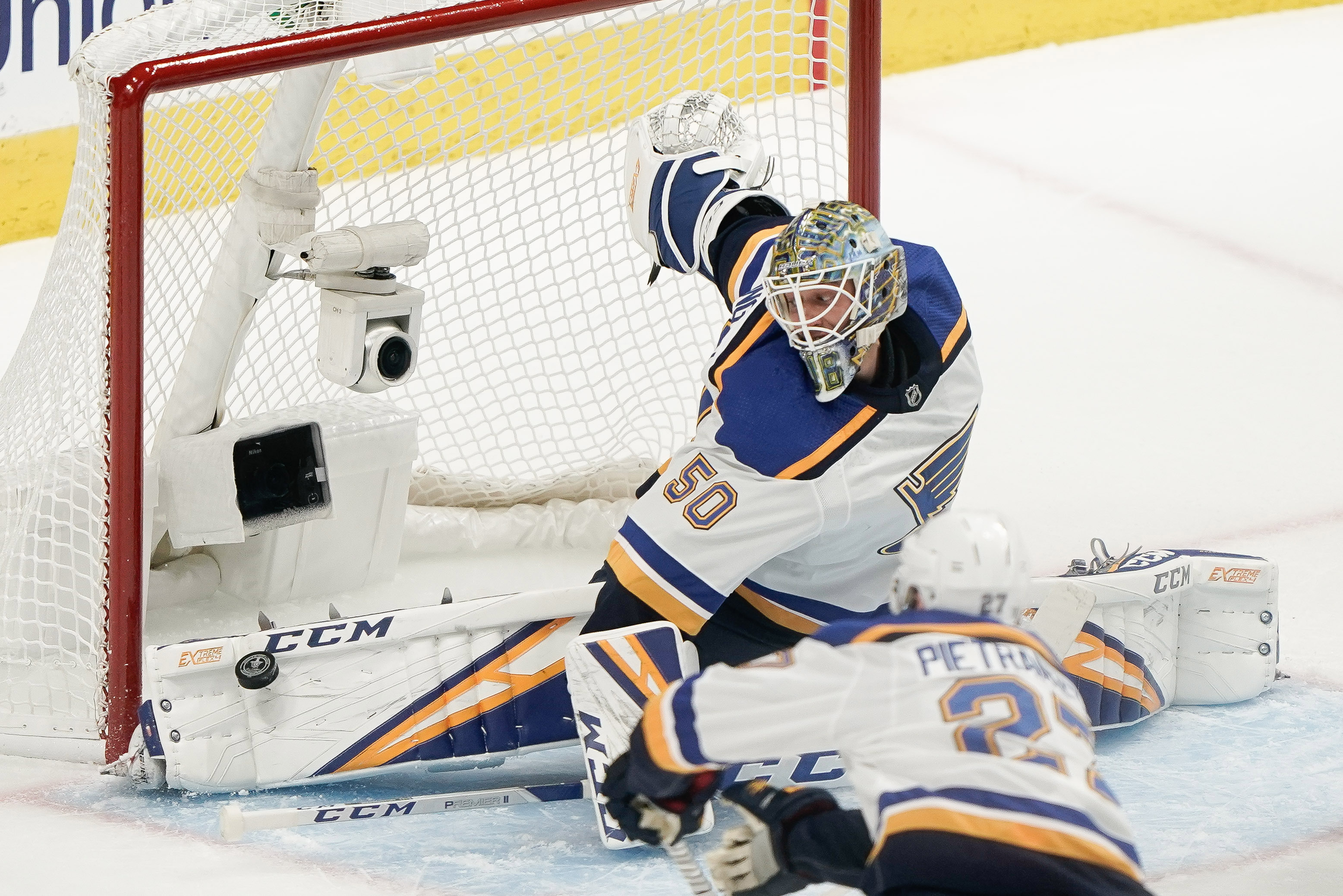 2019-05-12T013608Z_827091077_NOCID_RTRMADP_3_NHL-STANLEY-CUP-PLAYOFFS-ST-LOUIS-BLUES-AT-SAN-JOSE-SHARKS