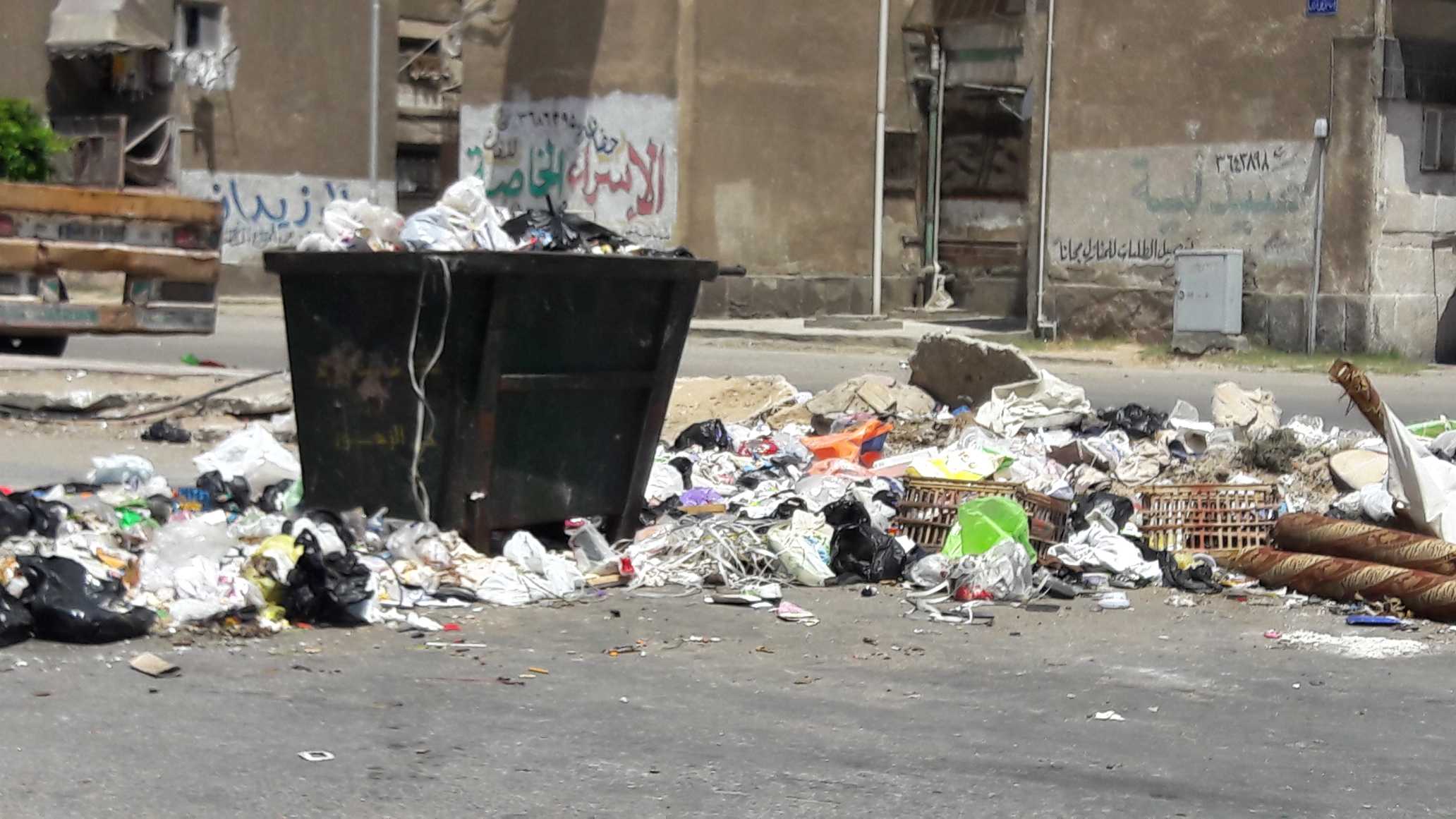 القمامة تفترش شوارع الزهور ببورسعيد والأهالى يستغيثون (3)
