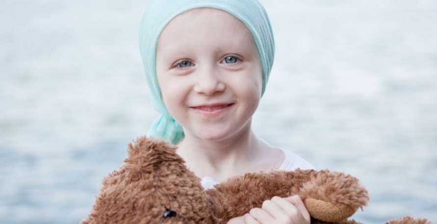 طفلة مريضة بالسرطان