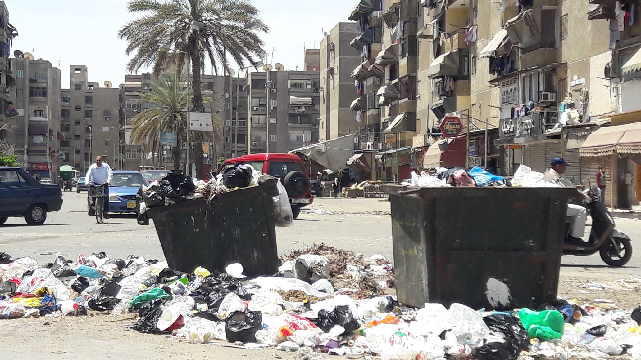 القمامة تفترش شوارع الزهور ببورسعيد والأهالى يستغيثون (1)