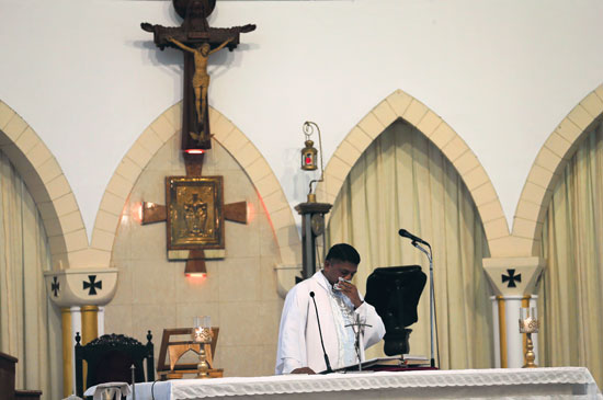 First church prayer in Sri Lanka begins after Easter attacks (10)