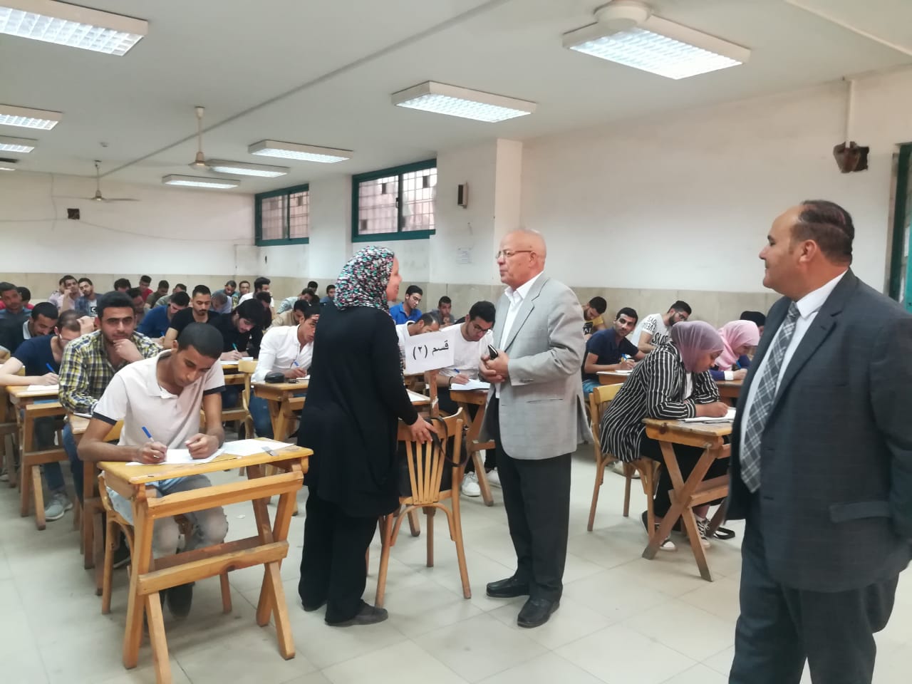 عميد حقوق عين شمس يتفقد امتحانات الطلاب  (2)
