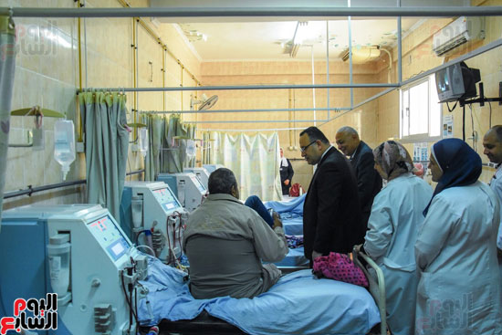 محافظ الإسكندرية يتفقد مستشفى الحميات (2)