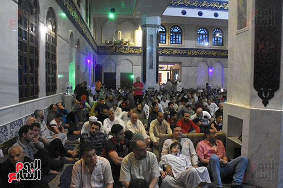 الآلاف يؤدون صلاة التراويح بمسجد آل الشامى بالمحلة (5)