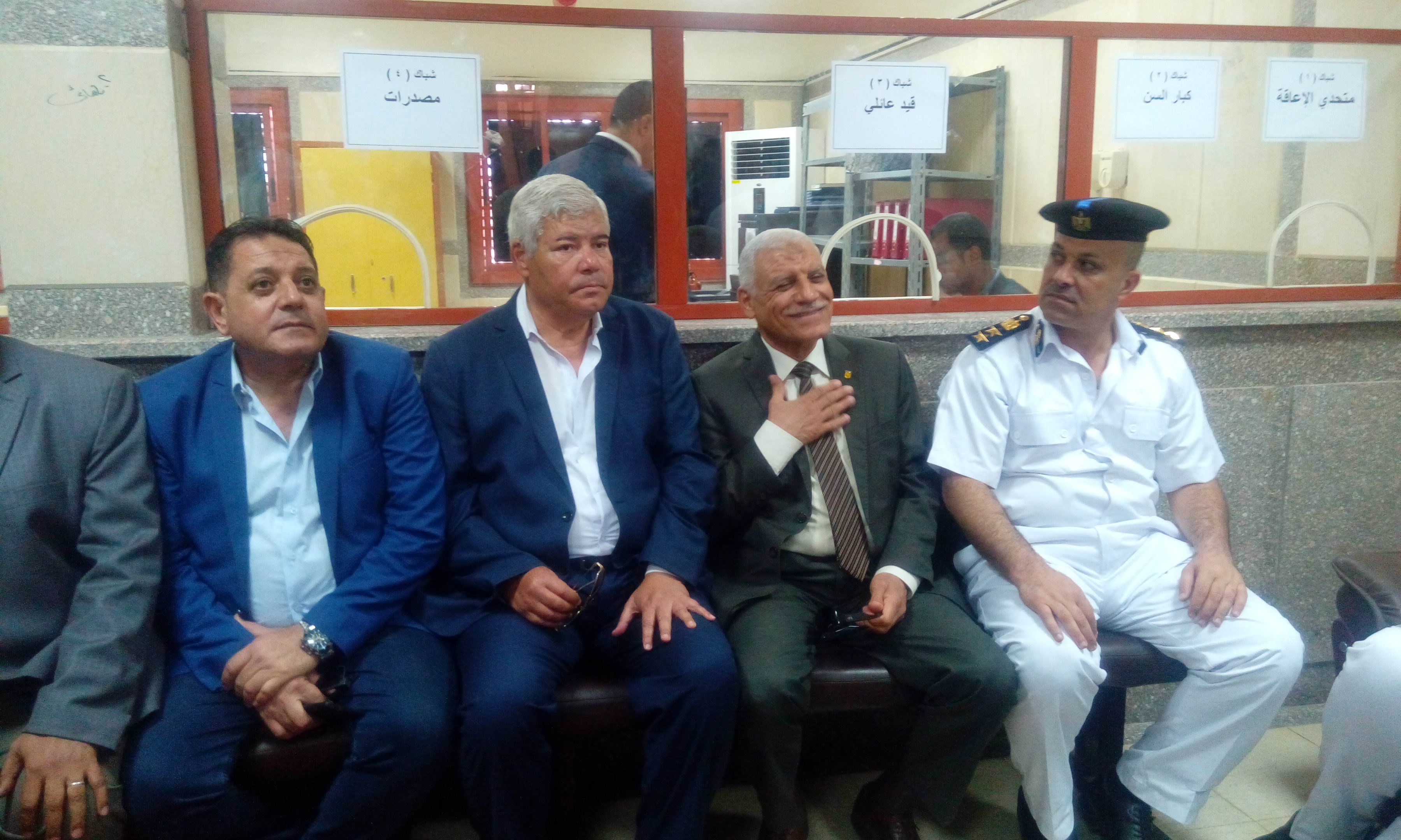 محافظ جنوب سيناء ومساعد مدير الأمن يتفقدان سجل الأحوال المدنية (3)