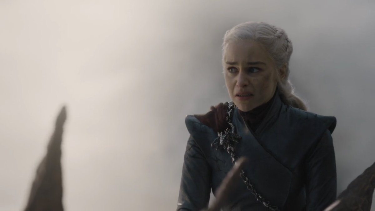 مشهد آخر للممثلة إميليا كلارك فى Game of Thrones مشهد آخر للممثلة إميليا كلارك فى Game of Thrones