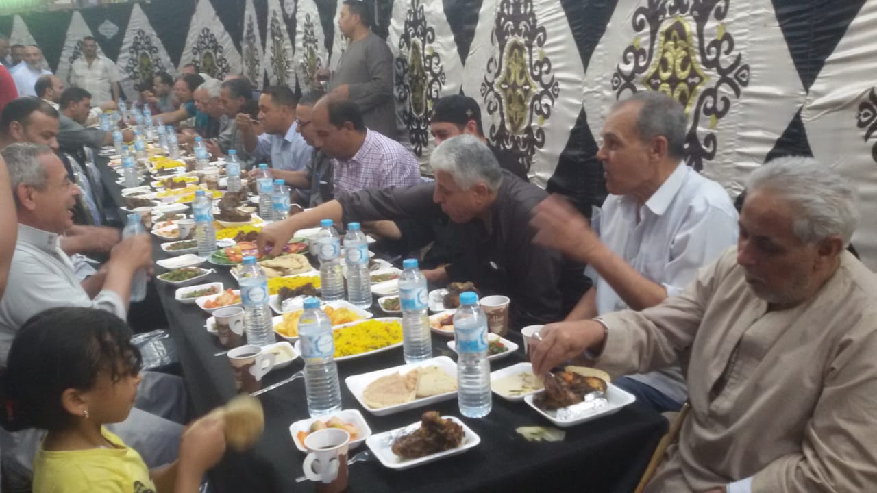 مائدة إفطار رمضانية (3)