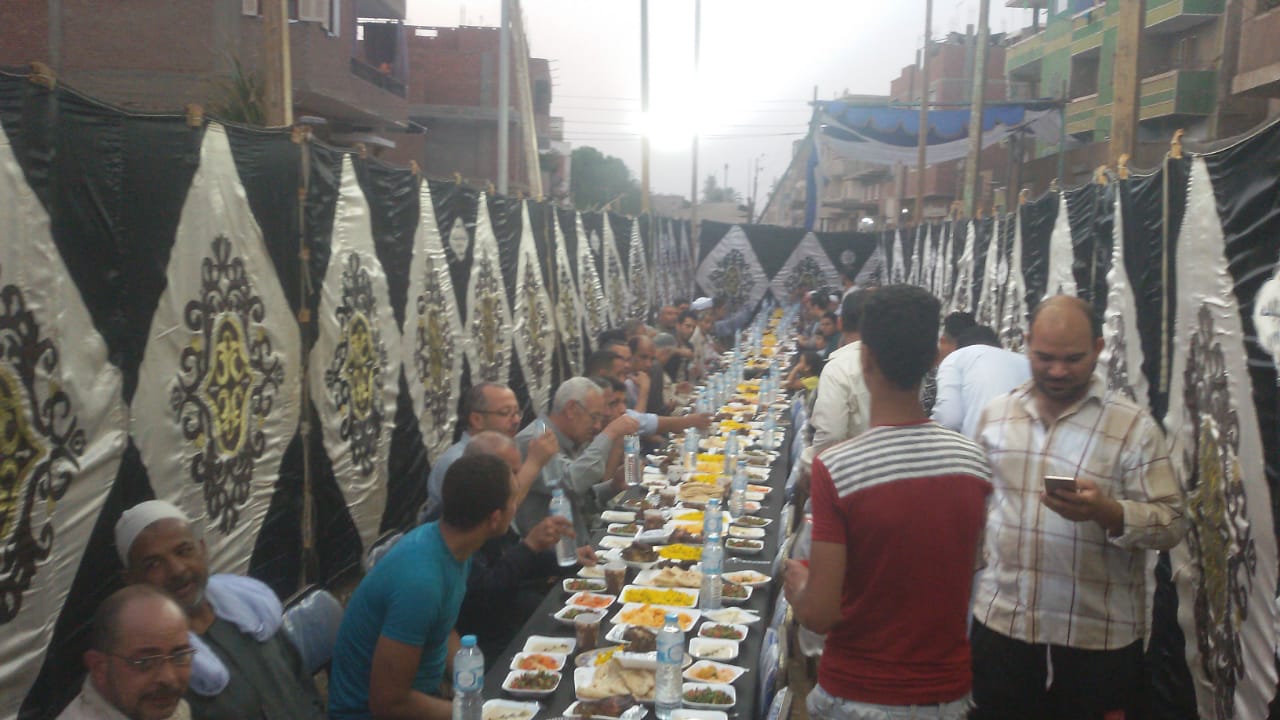 مائدة إفطار رمضانية (2)