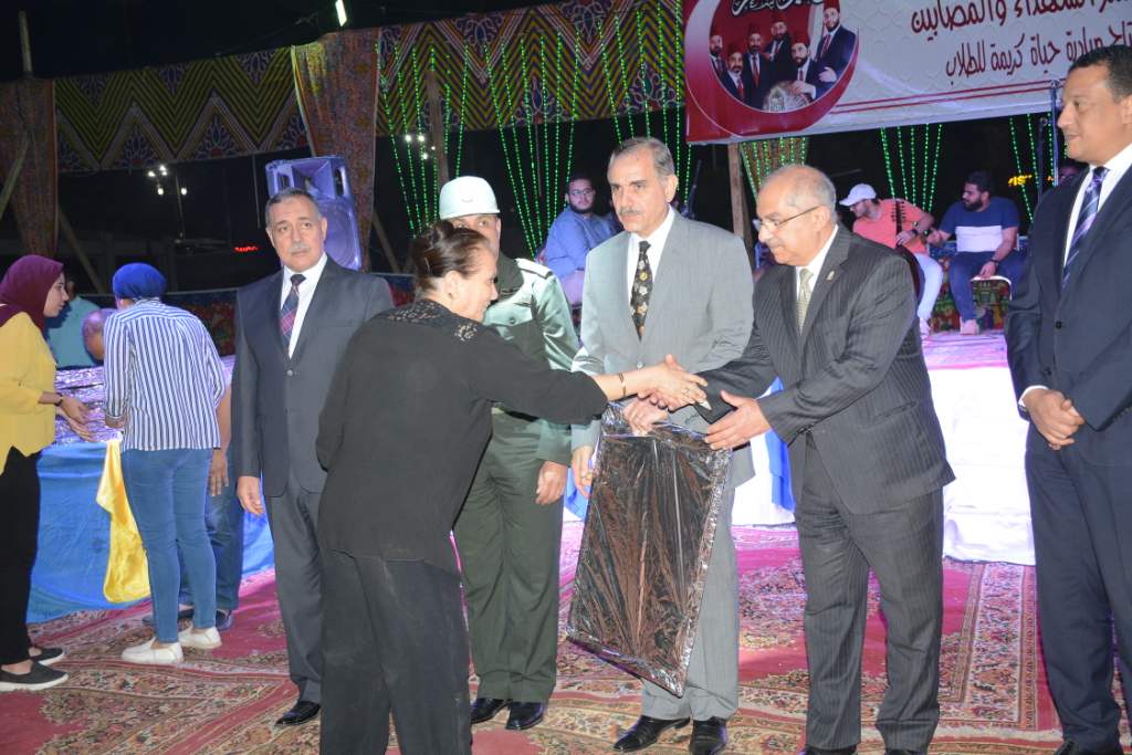 جامعة أسيوط تكرم الشهداء والمصابين احتفالاً بذكرى انتصار العاشر من رمضان (17)