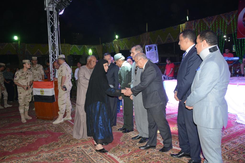 جامعة أسيوط تكرم الشهداء والمصابين احتفالاً بذكرى انتصار العاشر من رمضان (15)