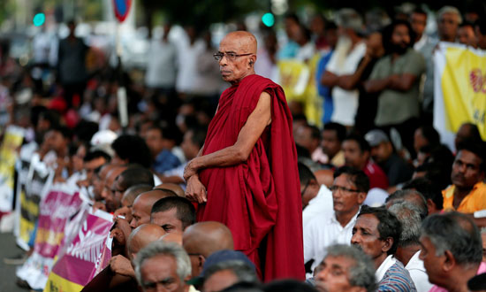 رهبان-بوذيون-بسريلانكا-يتظاهرون-احتجاجا-على-هجمات-ضد-المسلمين-(2)
