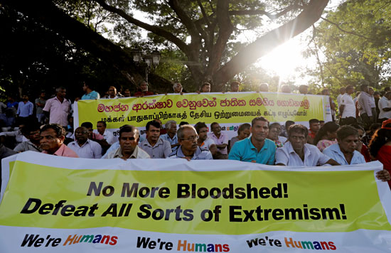 رهبان-بوذيون-بسريلانكا-يتظاهرون-احتجاجا-على-هجمات-ضد-المسلمين-(3)