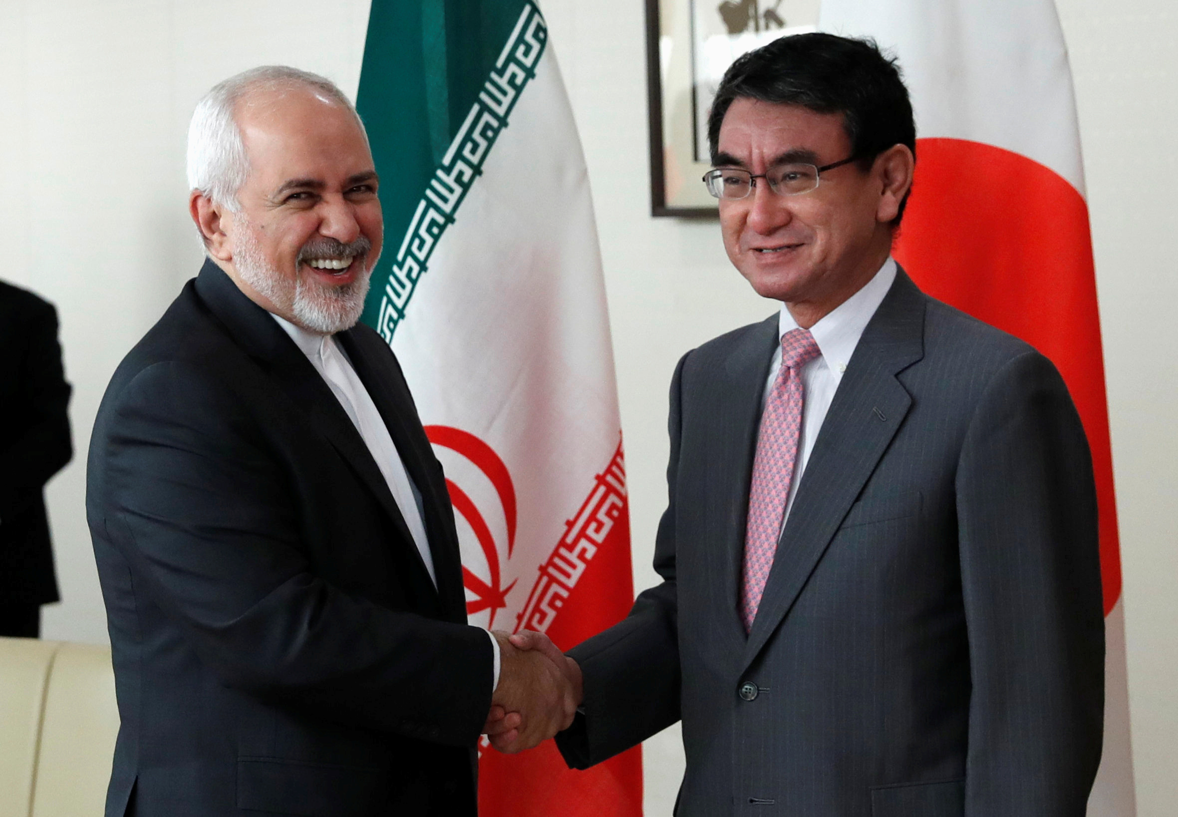 وزير الخارجية الإيرانى ونظيره اليابانى