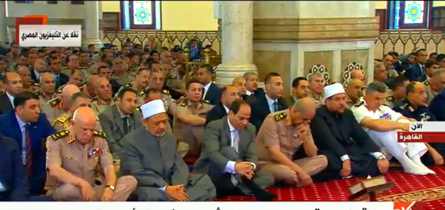 الرئيس السيسى يؤدى صلاة الجمعة بمسجد المشير