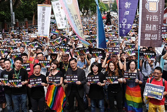 احتفالات-المثليين-فى-تايوان-بقرار-البرلمان-(1)