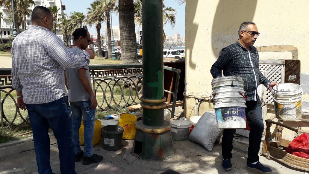 إجلاء الباعة الجائلين من محطة الرمل وسط الإسكندرية (2)
