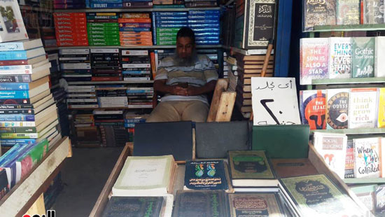أكبر سوق لبيع الكتب فى الإسكندرية (19)