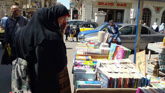 أكبر سوق لبيع الكتب فى الإسكندرية (13)